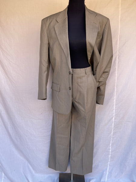 Unisex Suit (Women’s 32) (Not recommended if you’re tall)