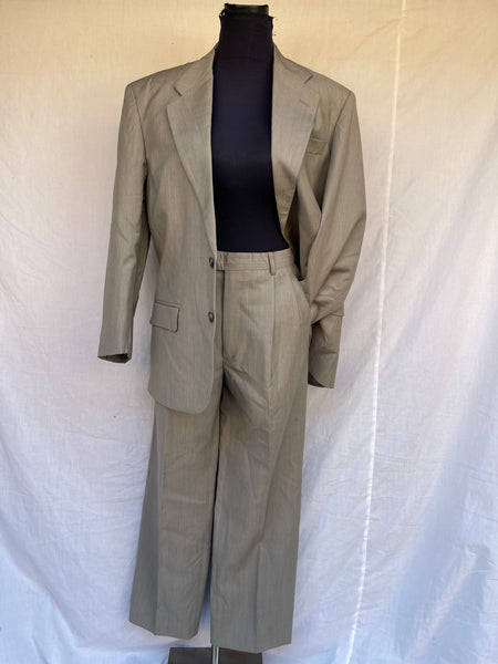 Unisex Suit (Women’s 32) (Not recommended if you’re tall)