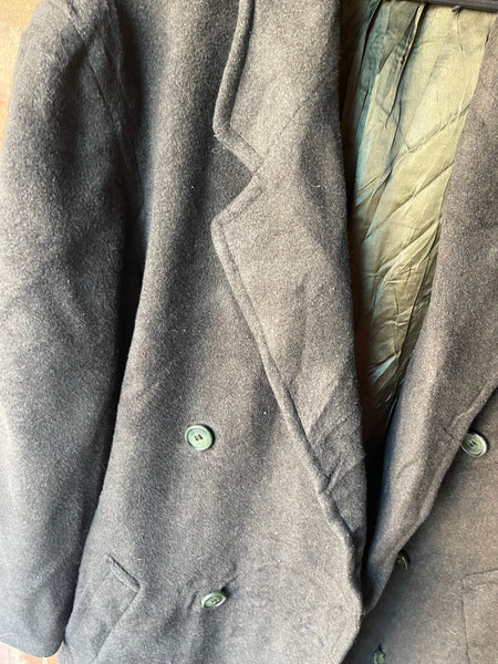 Olive Cashmere & Wool Men’s Coat (Refer to measurements) (women’s XL)