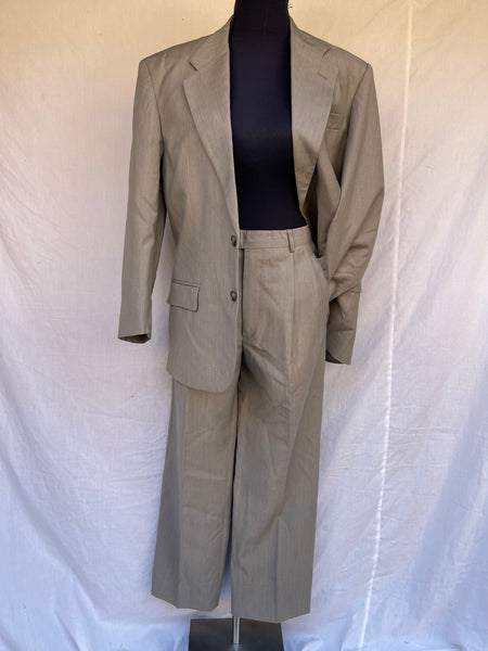 Unisex Suit (Women’s 32) (Not recommended if you’re tall)