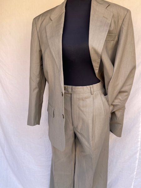 Unisex Suit (Women’s 32) (Not recommended if you’re tall)